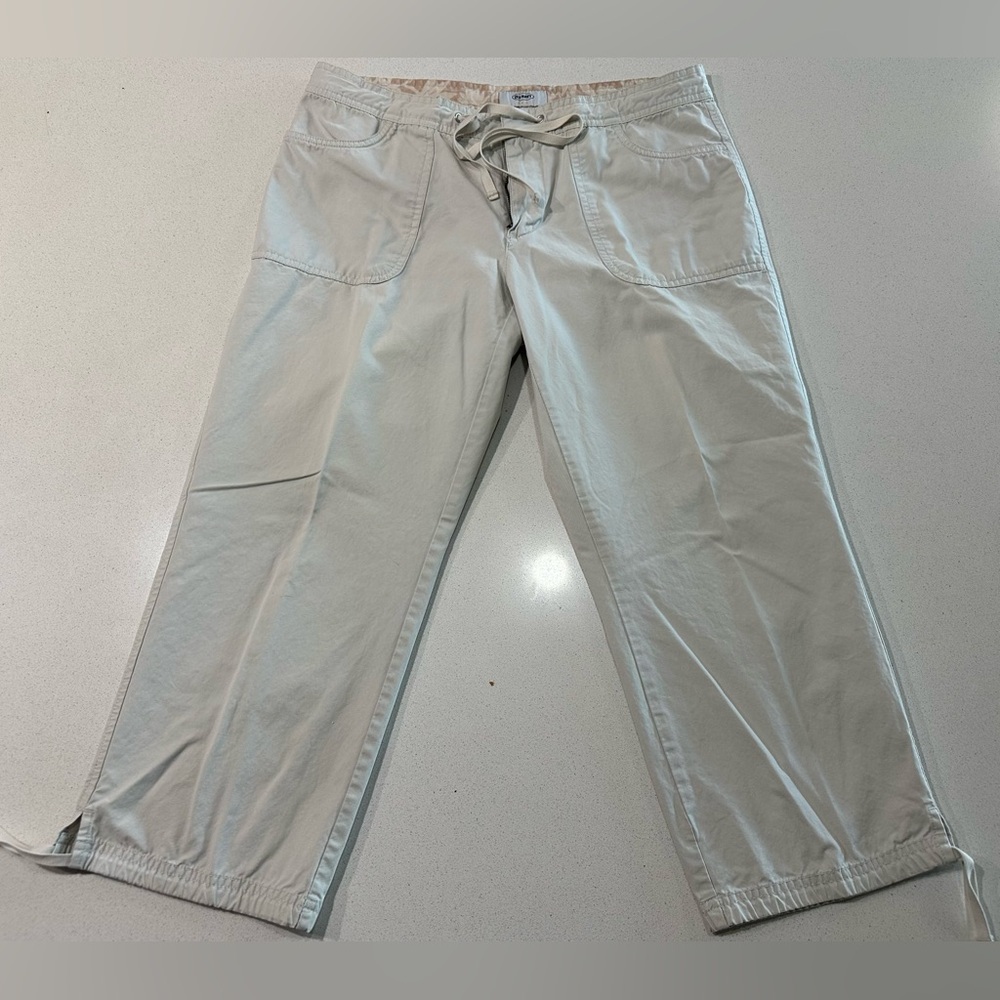 Old Navy Women’s Light Khaki Chinos Size 10.